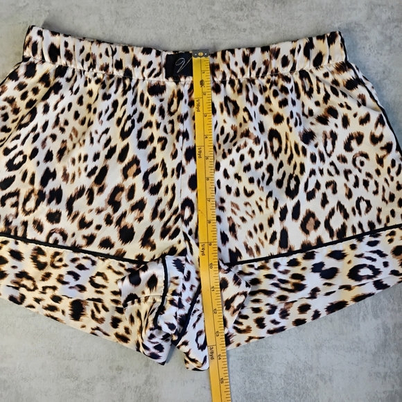 Victoria's Secret Leopard Print Pajama Shorts Womens Medium Lounge Sleepwear - Picture 7 of 9